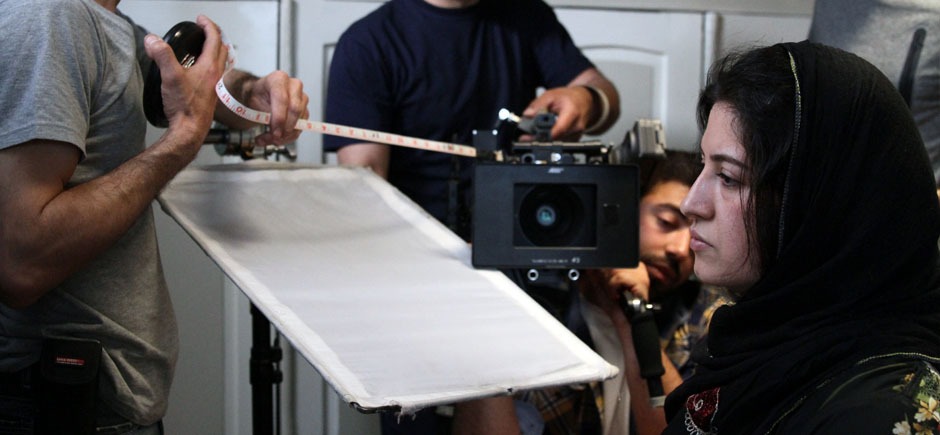 مرتضی شمس کارگردان و فیلم ساز مستقل فیلم کوتاه و فیلم بلند که در جشنواره های فیلم کوتاه حضور داشته و چندین نامزدی برای فیلم کوتاه و برنده بهترین فیلم کوتاه کردی از جشنواره سلیمانیه شده است.
Morteza Shams is a director and independent filmmaker of short films and feature films who has participated in short film festivals and won several nominations for short films and won the best Kurdish short film from the Sulaymaniyah Festival.